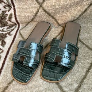 Brand new leather flat Sandals Sz 35